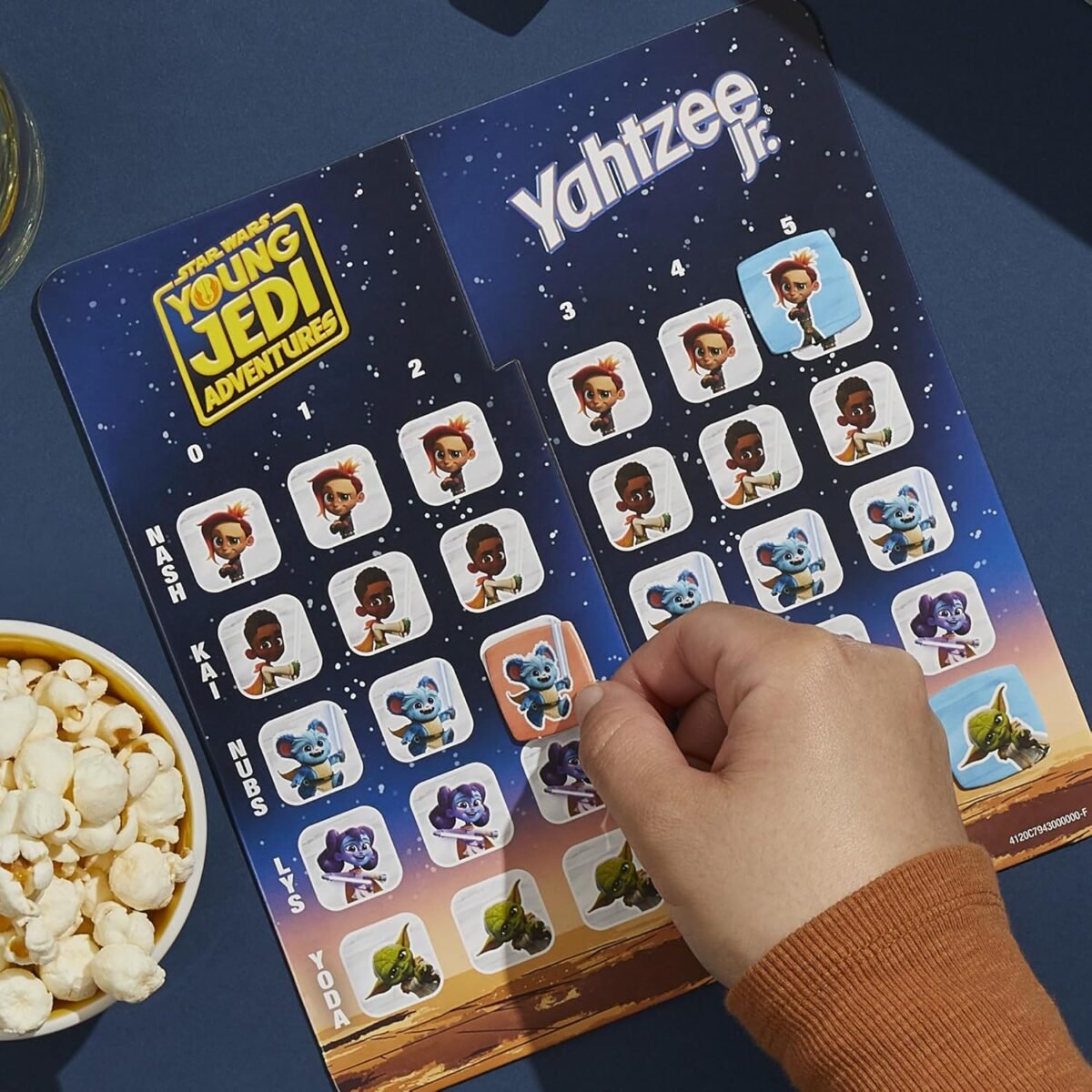 Hasbro Gaming Yahtzee Jr. Star War: Young Jedi Adventures Edition Board Game for Kids | Ages 4+ | 2-4 Players | Counting and Matching Games for Preschoolers - Image 7