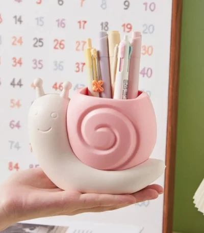 Interesting Snail Pen Holder Student Plastic Pencil Storage Box Makeup Brush Tabletop Storage Stationery Organizer Home Office 1