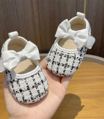 BeQeuewll Cute Baby Girls Shoes Princess Infant Mary Jane Flats ﻿Crib Shoes Dress Shoes Non-Slip Prewalkers Shoes for Infants 1