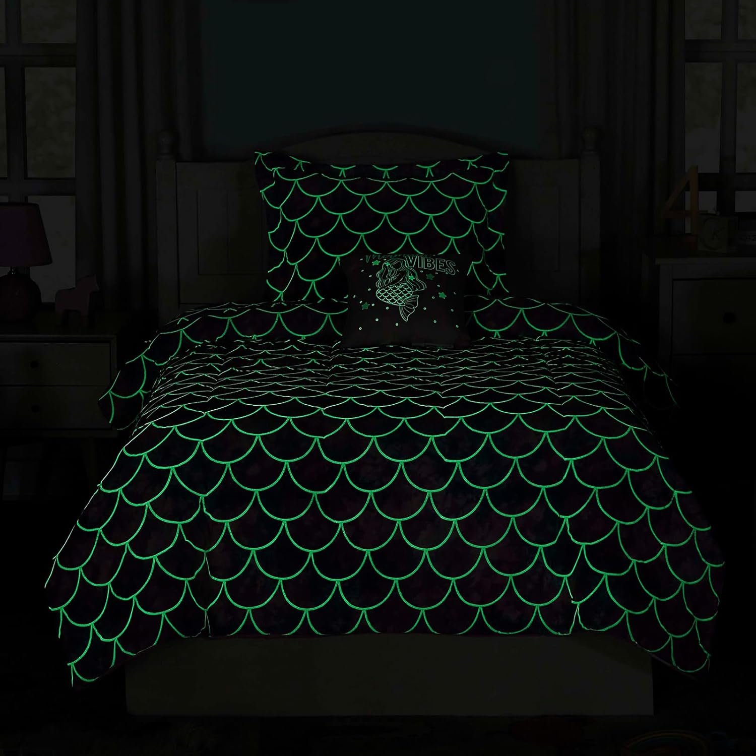 Wink Deer Full Size Comforter Set for Girls-4 Pieces Mermaid Glow in the Dark Full Bedding Sets for Kids, 1 Comforter, 2 Shams and 1 Decor Pillow - Image 3