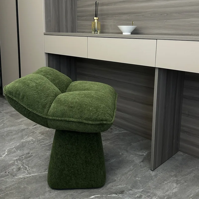 On the same day, rotatable solid wood makeup stool, single nail stool, home dining chair, Chenier bedroom, dresser stool On the same day, rotatable solid wood makeup stool, single nail stool, home dining chair, Chenier bedroom, dresser stool
