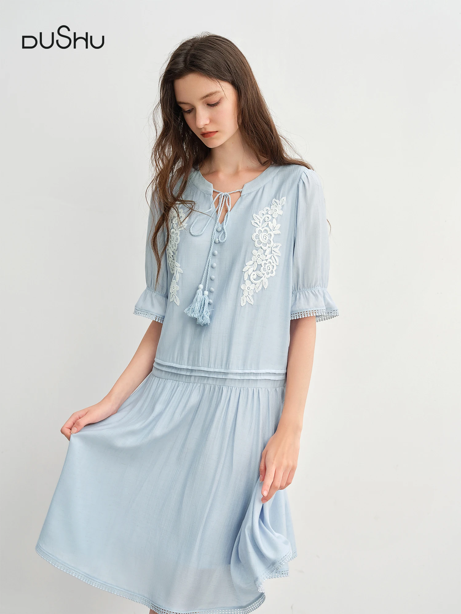 DUSHU Tassel Strap Embroidered Dress 2025 Summer New Arrival Midi Dress 25DS82898 DUSHU Tassel Strap Embroidered Dress 2025 Summer New Arrival Midi Dress 25DS82898