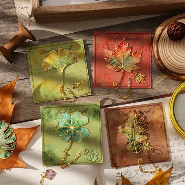 Exquisite Leaf Metal Bookmark with Metal Chain Pendant Maple Leaf Ginkgo Leaf Four-Leaf Clover Bookmark Reading for Book Lovers